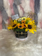 Load image into Gallery viewer, Flower arrangement handbag gift