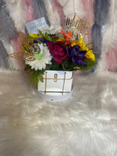 Load image into Gallery viewer, Flower arrangement handbag gift