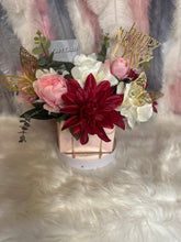 Load image into Gallery viewer, Flower arrangement handbag gift